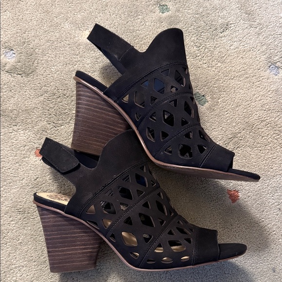 Vince Camuto Black VC-Deverly Heels. SZ9 - Picture 3 of 8